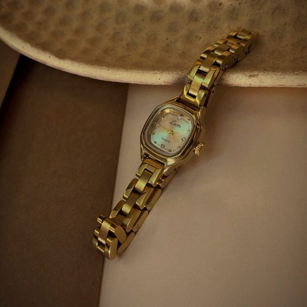 Gold Delicate Wristwatch